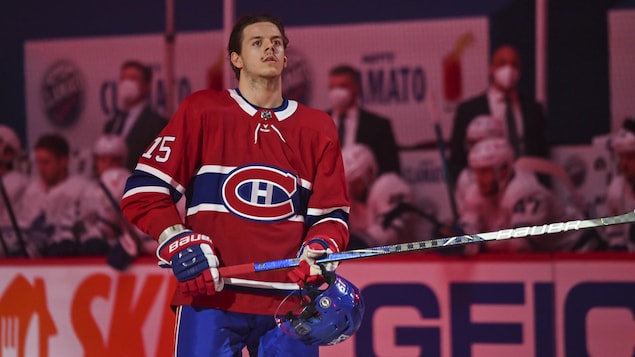 Jesperi Kotkaniemi va aux Hurricanes de la Caroline